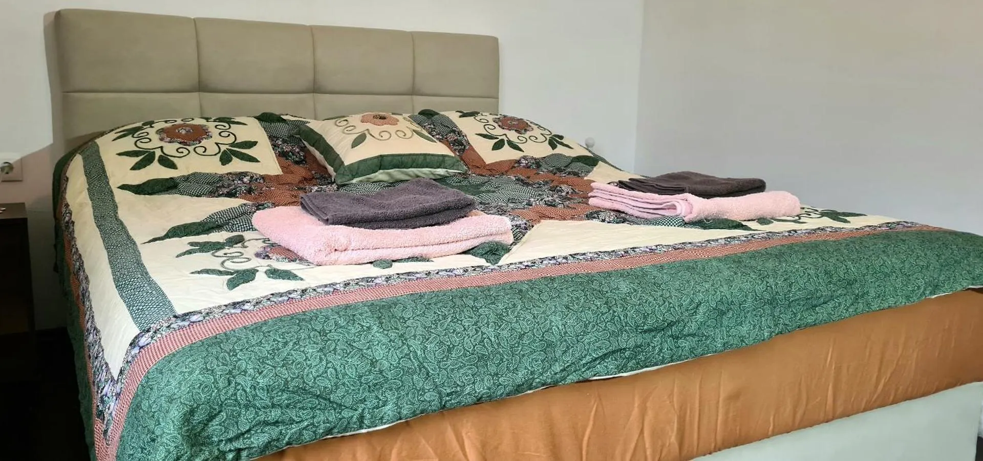 Contacts de New Renovated Apartment Urska